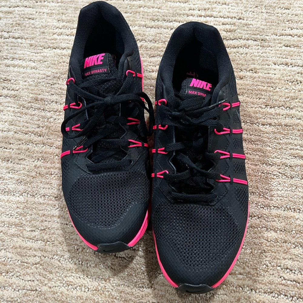 Nike Air Max Dynasty Athletic cross traini…